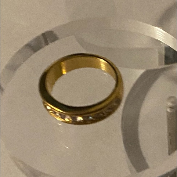 Avon Cubic Zirconia Band ring size 6 - Picture 2 of 5